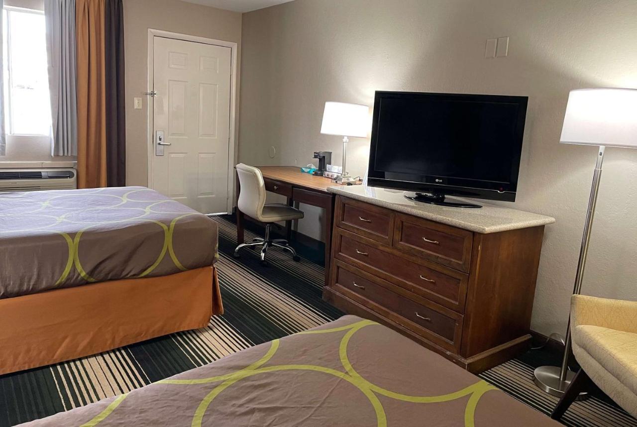 Deluxe Inn & Suites Junction City Exteriör bild