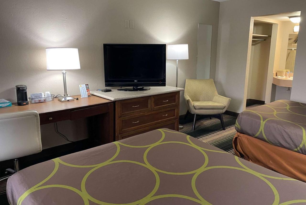 Deluxe Inn & Suites Junction City Exteriör bild