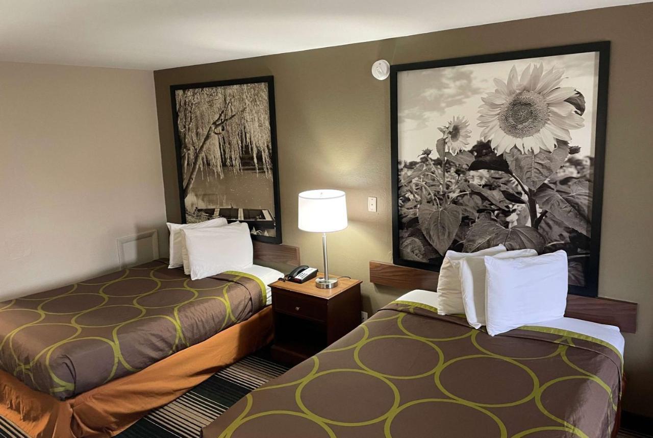Deluxe Inn & Suites Junction City Exteriör bild