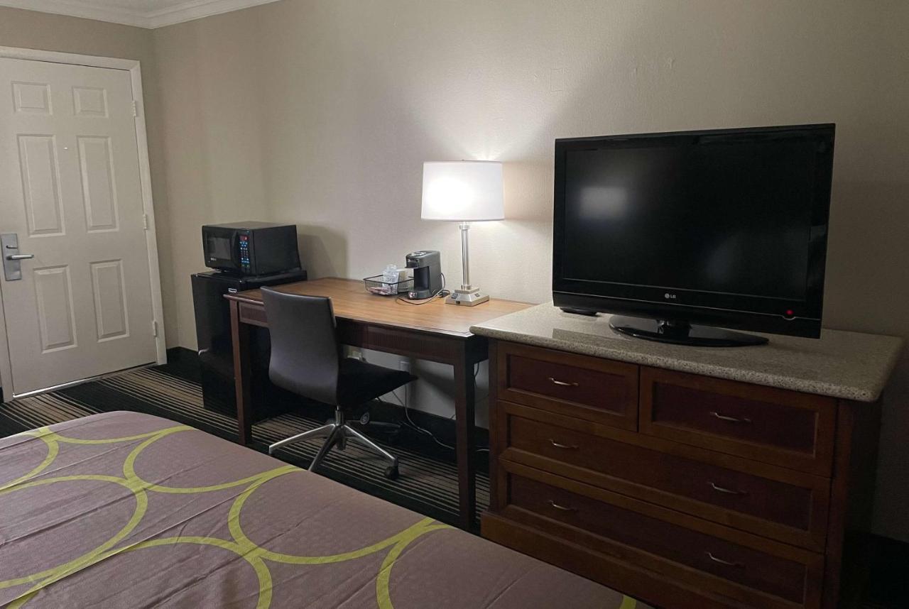 Deluxe Inn & Suites Junction City Exteriör bild