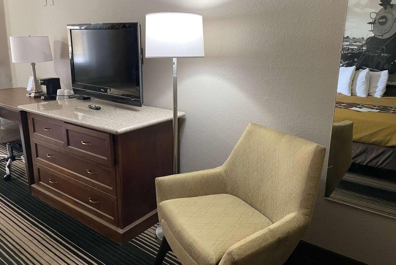 Deluxe Inn & Suites Junction City Exteriör bild
