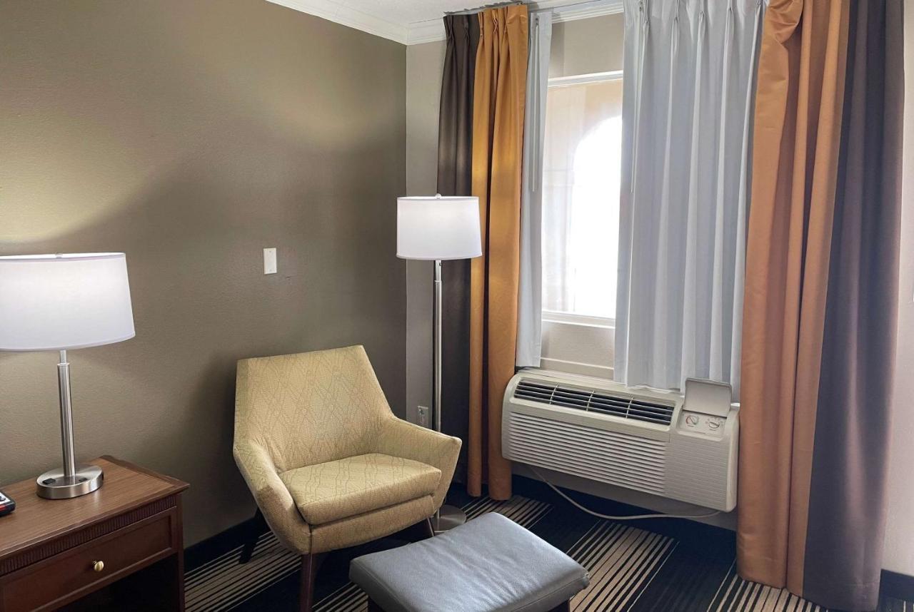 Deluxe Inn & Suites Junction City Exteriör bild