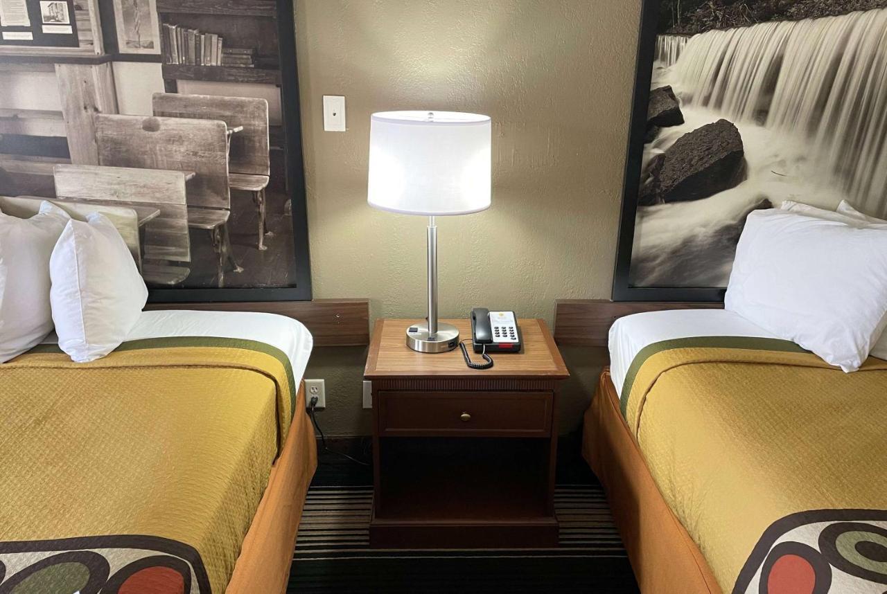 Deluxe Inn & Suites Junction City Exteriör bild