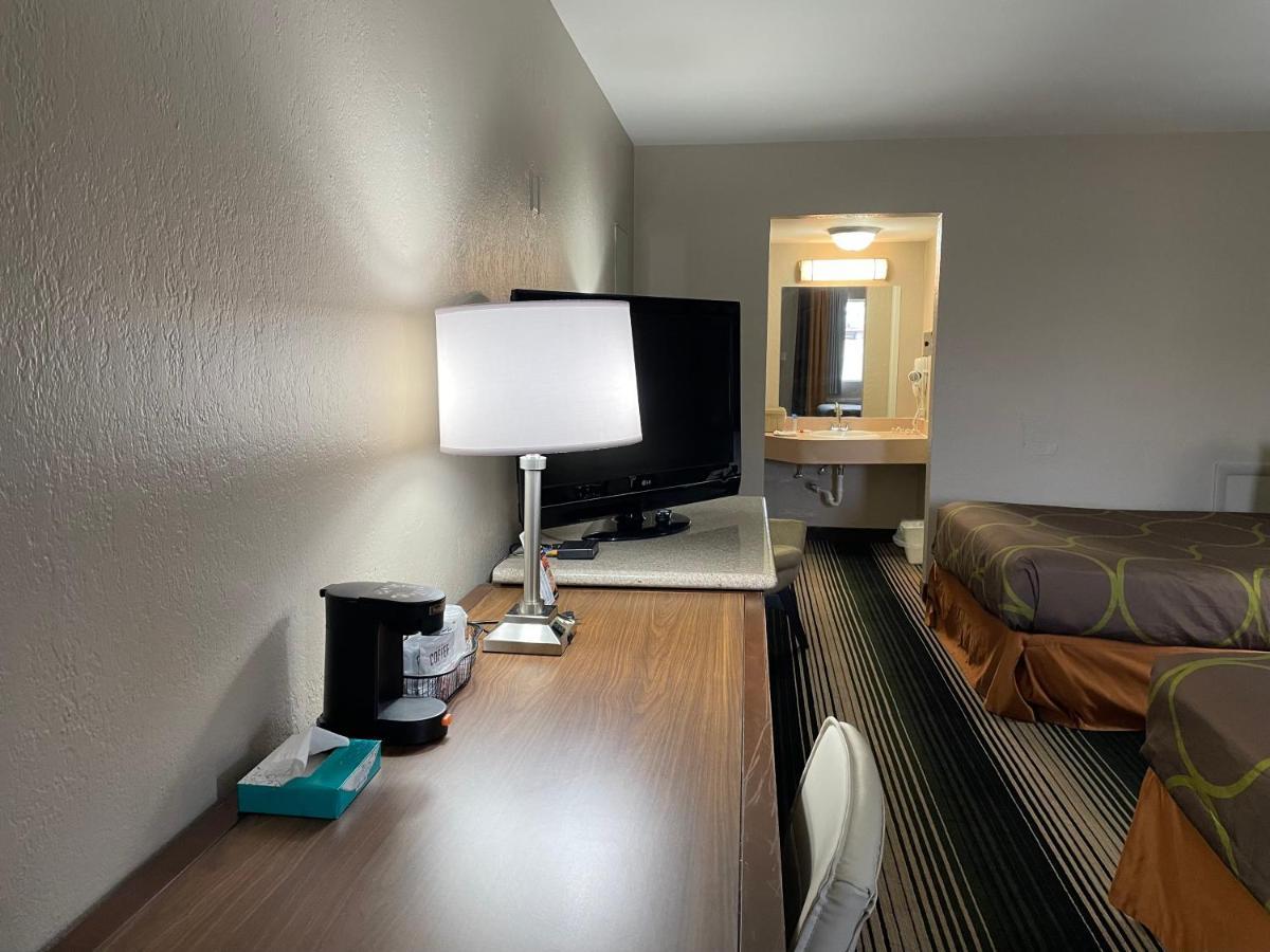 Deluxe Inn & Suites Junction City Exteriör bild