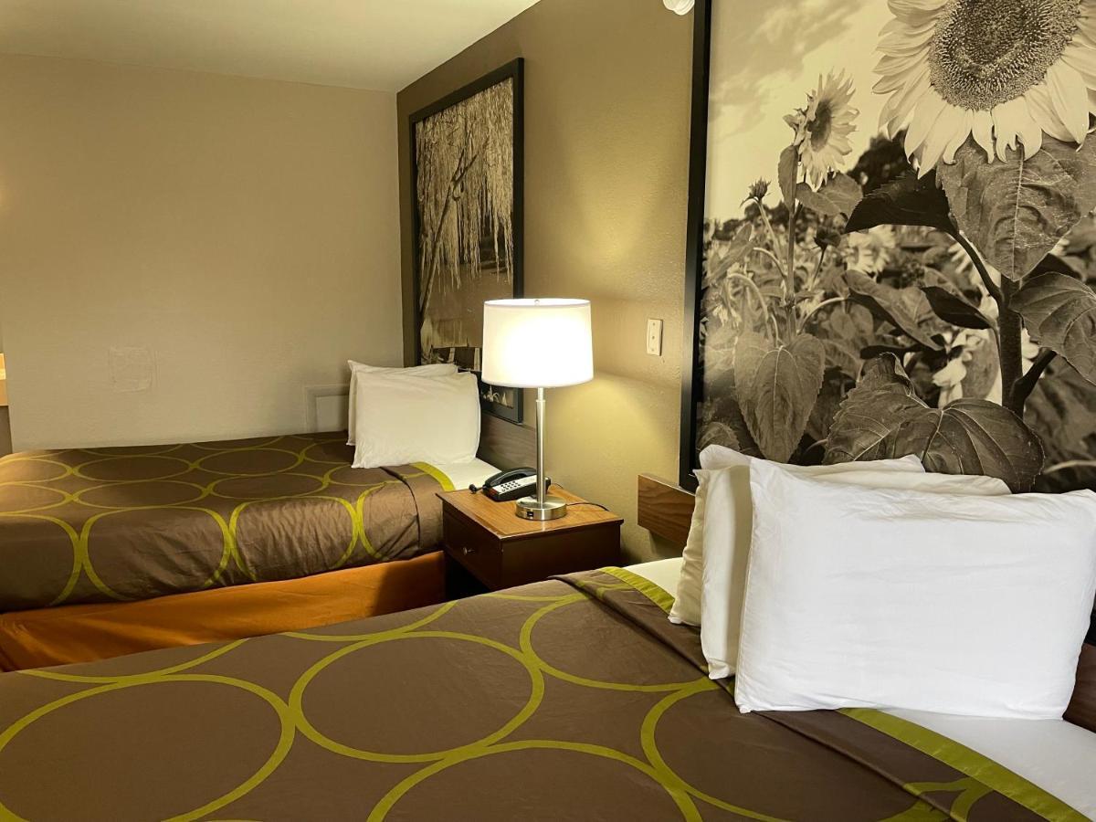 Deluxe Inn & Suites Junction City Exteriör bild
