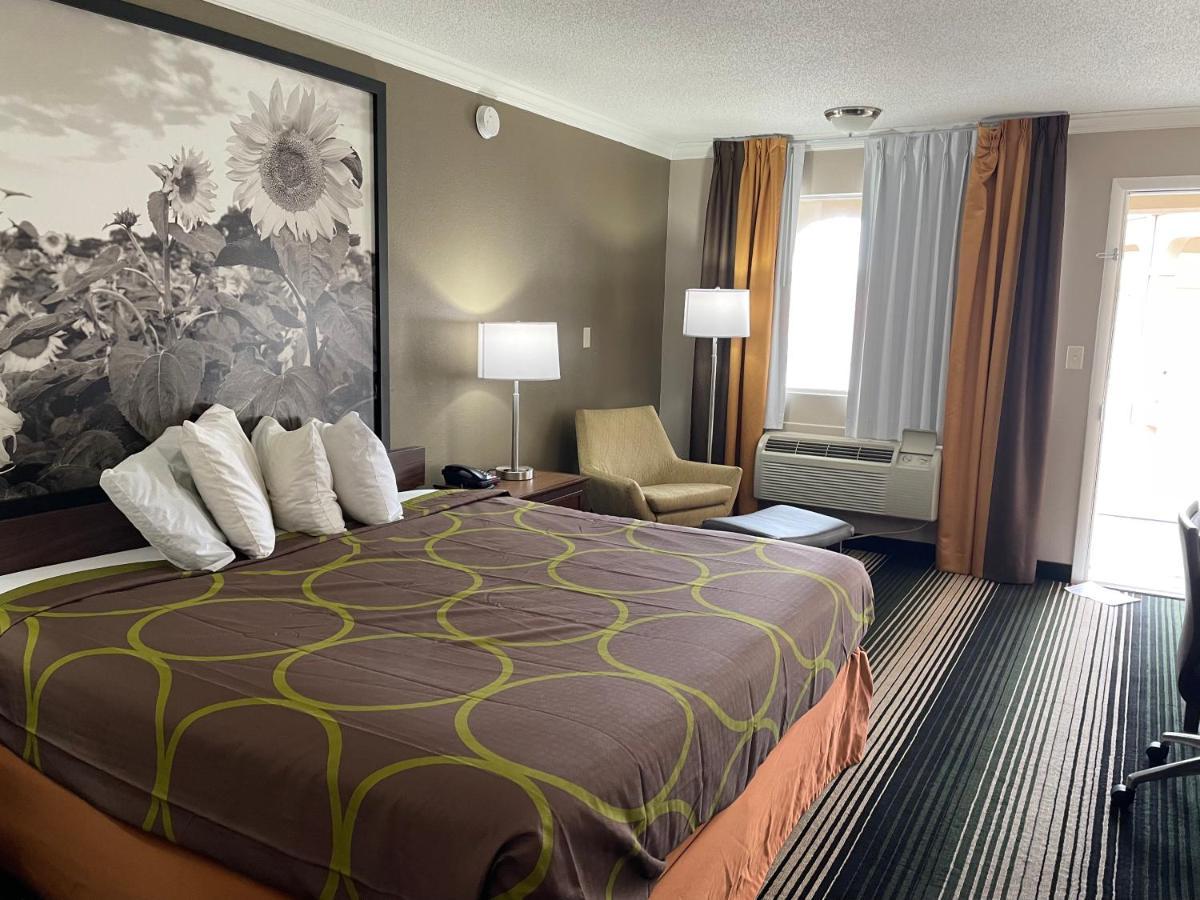 Deluxe Inn & Suites Junction City Exteriör bild