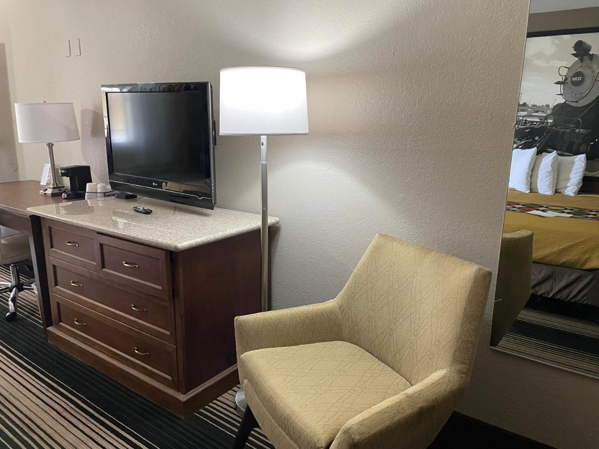 Deluxe Inn & Suites Junction City Exteriör bild