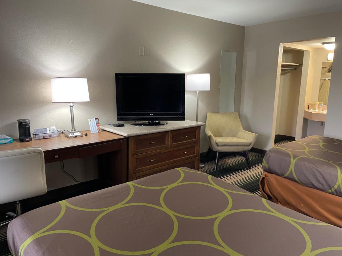 Deluxe Inn & Suites Junction City Exteriör bild