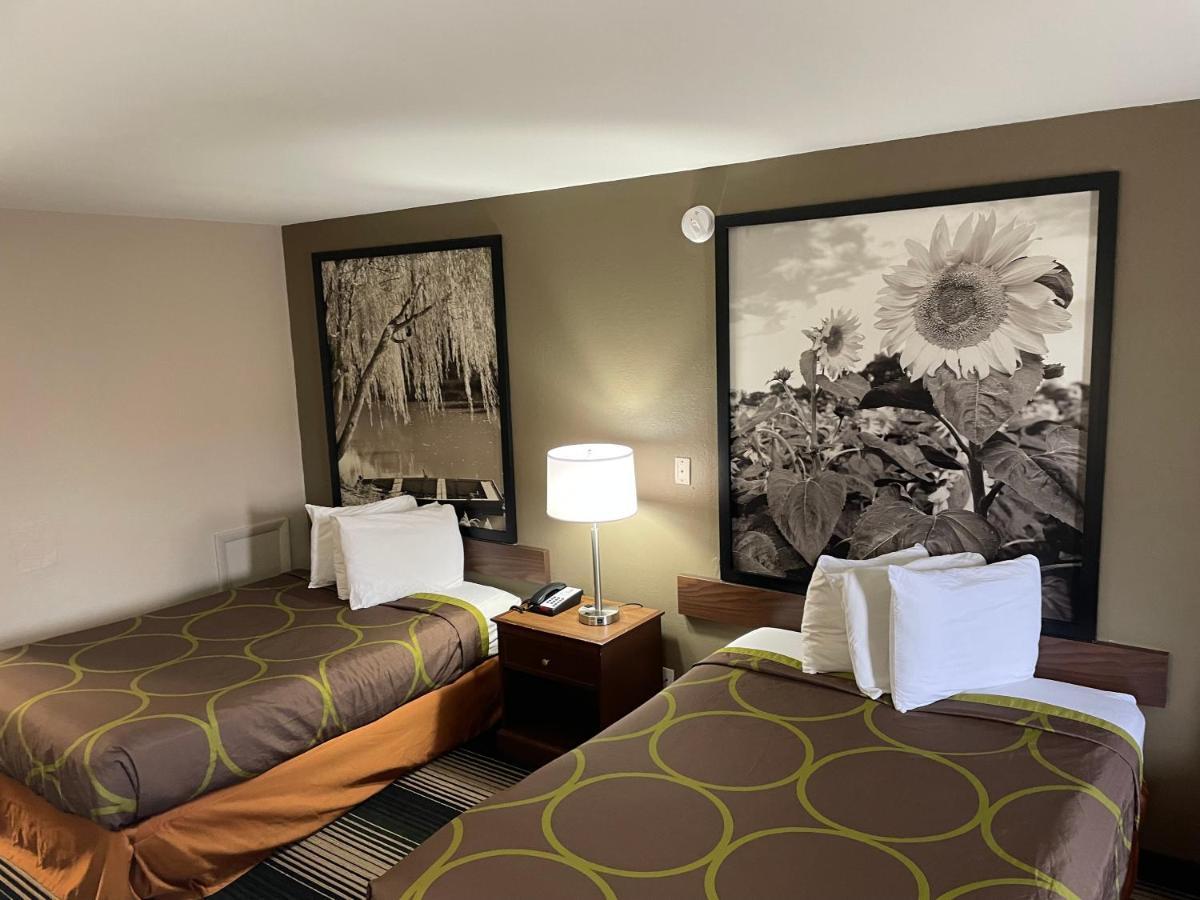 Deluxe Inn & Suites Junction City Exteriör bild