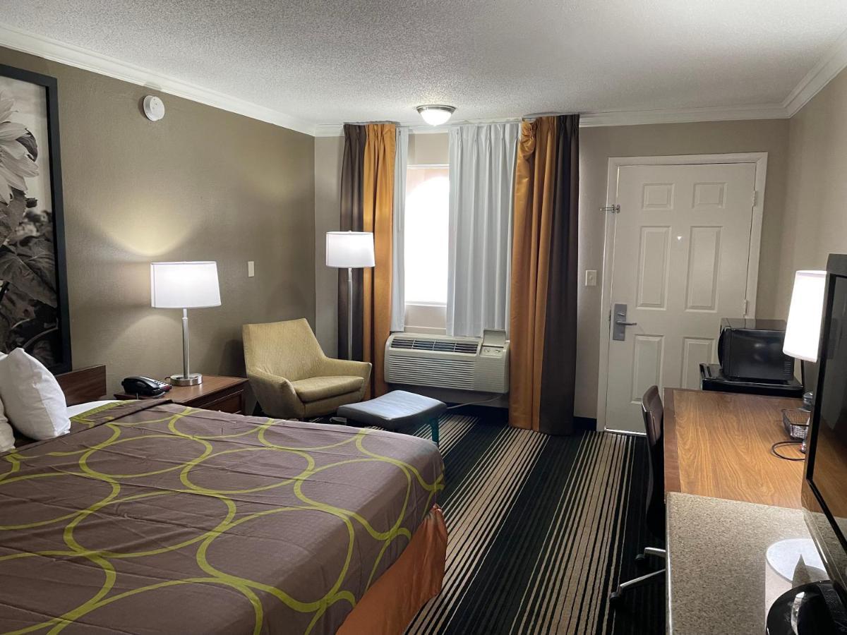 Deluxe Inn & Suites Junction City Exteriör bild