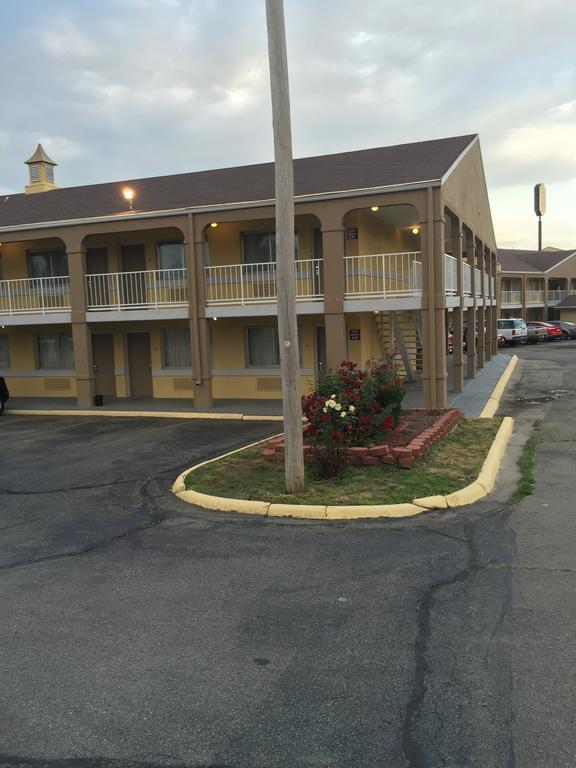 Deluxe Inn & Suites Junction City Exteriör bild