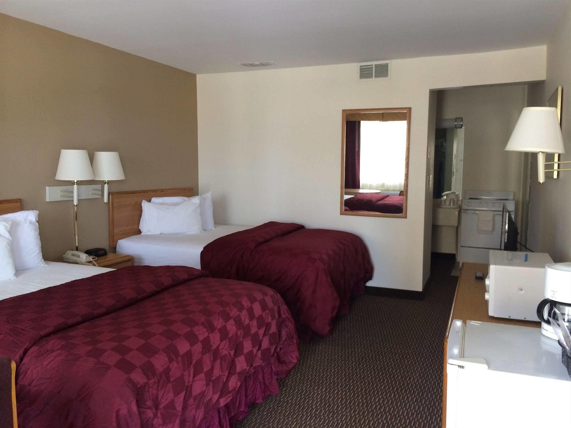 Deluxe Inn & Suites Junction City Exteriör bild