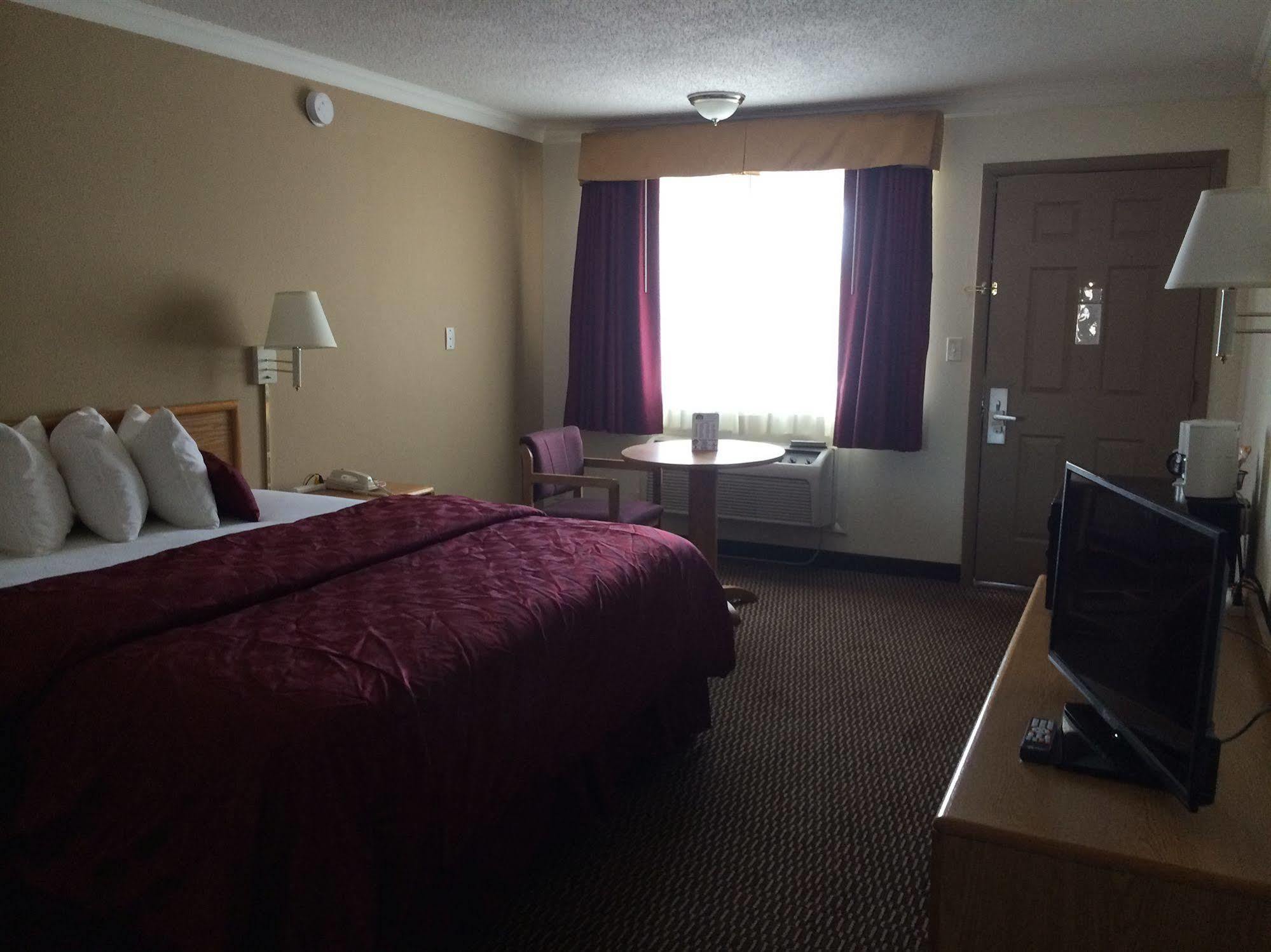 Deluxe Inn & Suites Junction City Exteriör bild