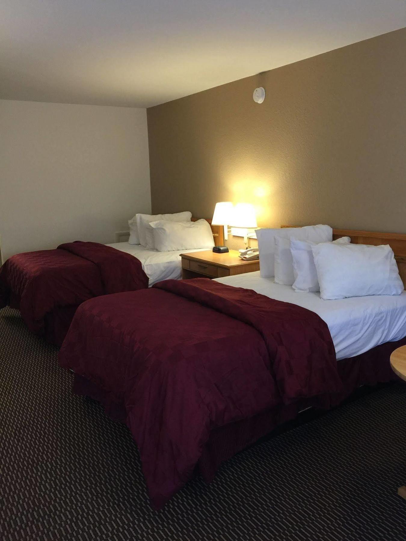 Deluxe Inn & Suites Junction City Exteriör bild