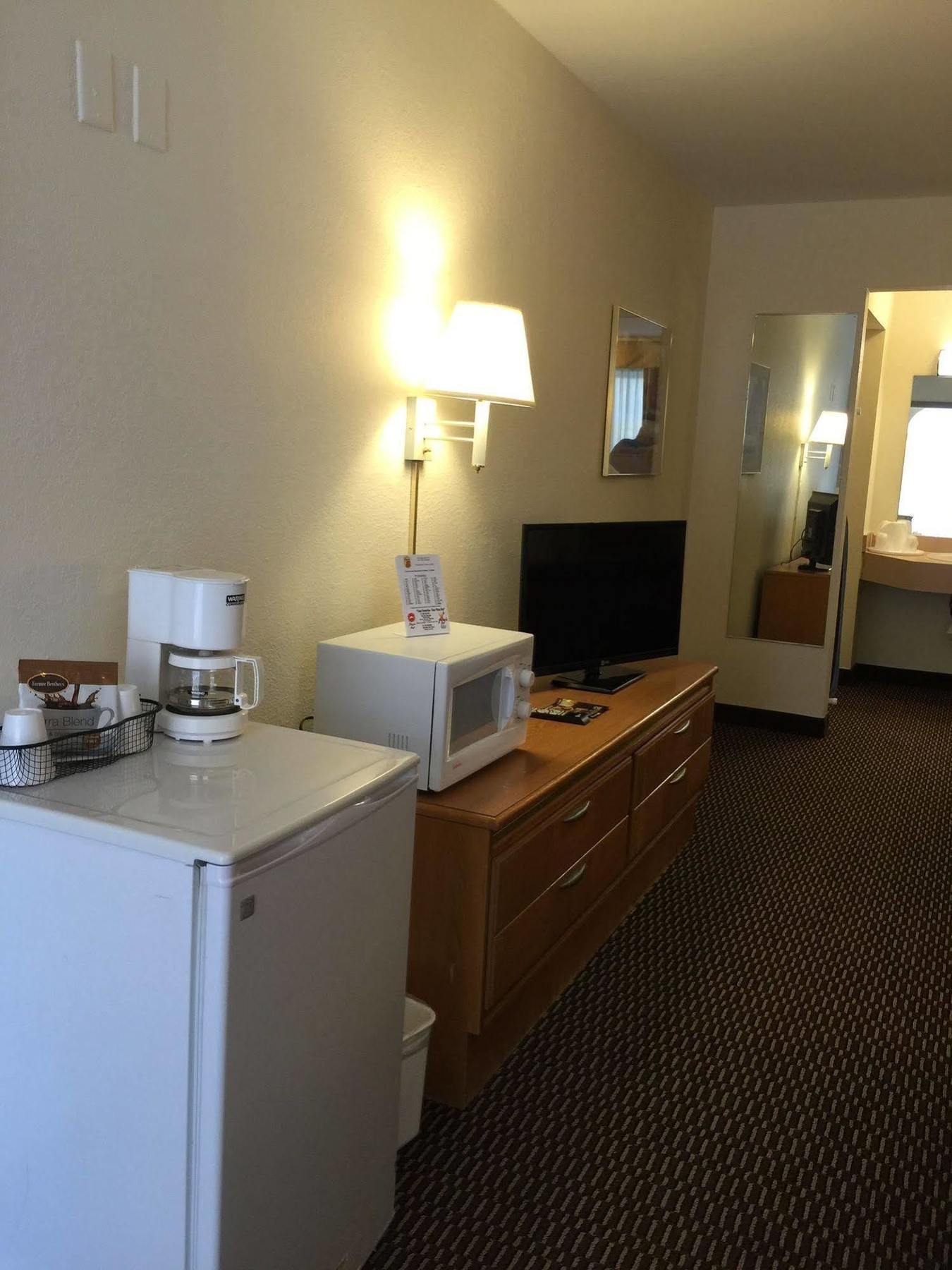 Deluxe Inn & Suites Junction City Exteriör bild